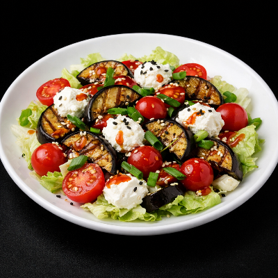 Салат с баклажанами гриль, томатами черри и крем чиз