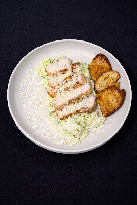 Салат Цезарь с цыпленком су-вид