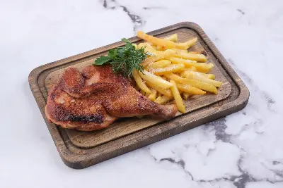 Половина цыпленка с картошкой Изображение Половина цыпленка с картошкой - МАМА