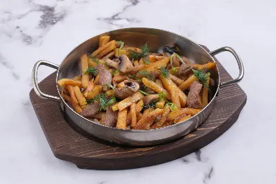 Жареный картофель со свининой Изображение Жареный картофель со свининой - МАМА
