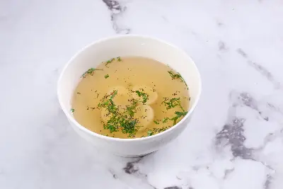 Куриный бульон Изображение Куриный бульон - МАМА