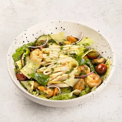 Теплый салат с морепродуктами