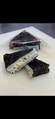 Онигири с крабом