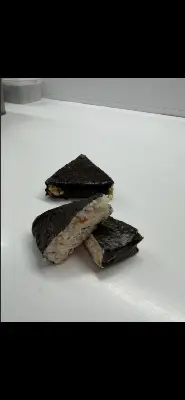 Онигири с креветкой