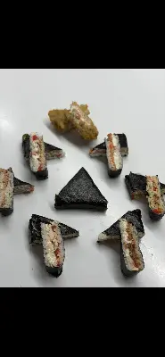 Онигири сет 8 шт (фреш,краб,курица,тунец,мидии,креветка,угорь,осьминог)