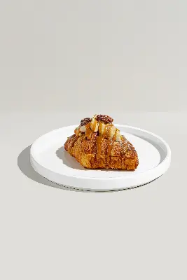 Круассан с пеканом и карамелью